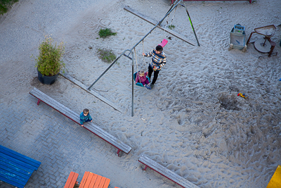 In de speeltuin onder de brug in Nijmegen