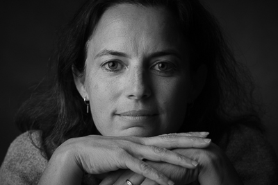 Portretfoto van Kim Hoozemans door Michiel Heijmans